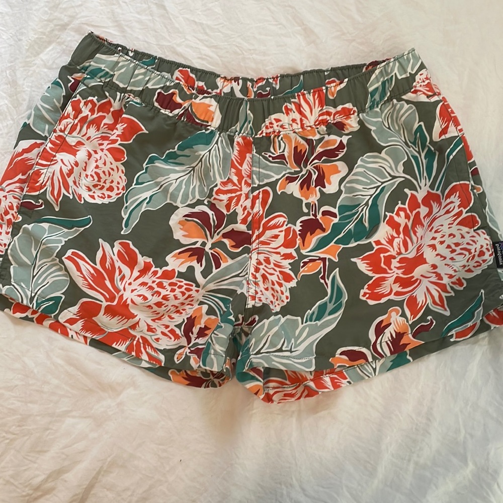Patagonia baggies size medium